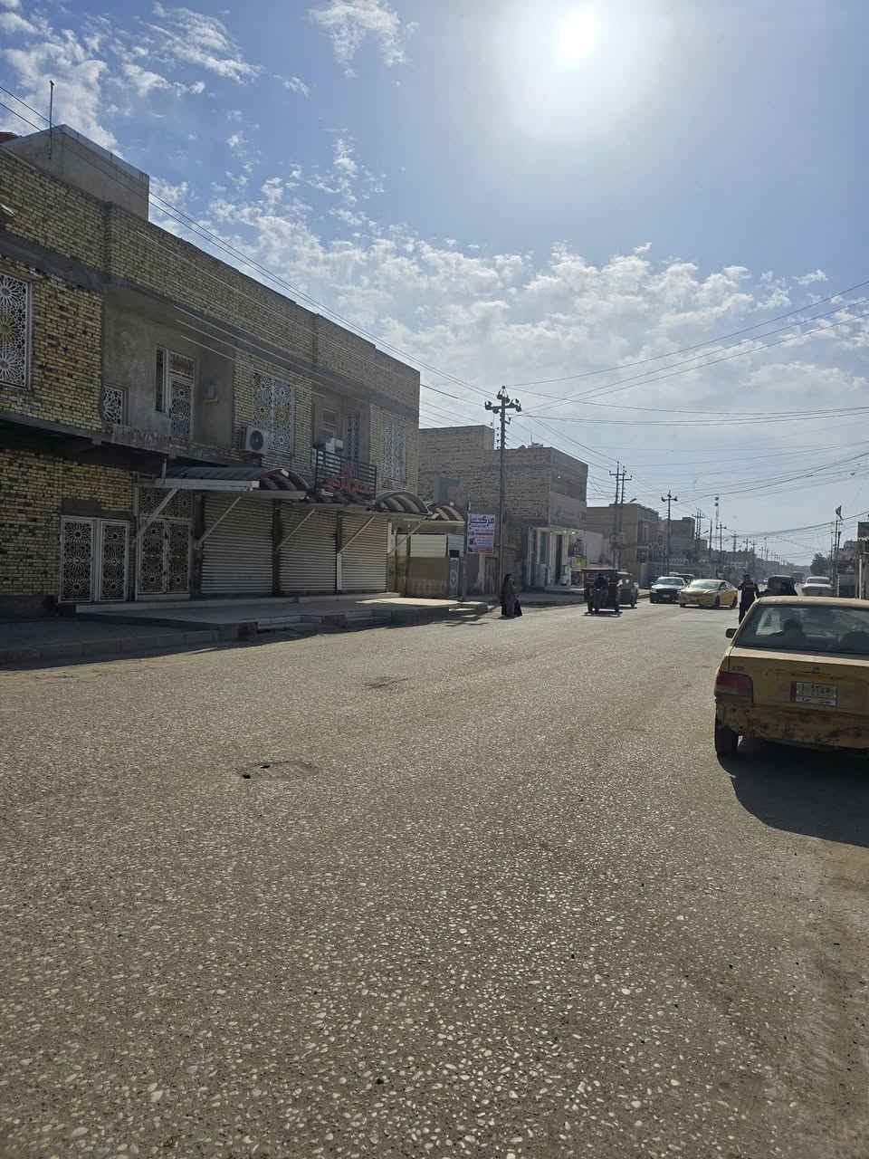 السلام عليكم
متاح بيت للبيع ميسان حي الرسالة ع شارع المساحة ١٢٦ م مربع الواجهة ١٠م والنزال ١٢.٦ م طابقين يحتوي البيت ع اربع غرف ويحتوي ايضاً على مخزن في الطابق الثالث للاستفسار اكثر الاتصال على الرقم *********** موقع ممتاز تجاري تقابل البيت مدرسة كما موضح في الصور .تحياتي
