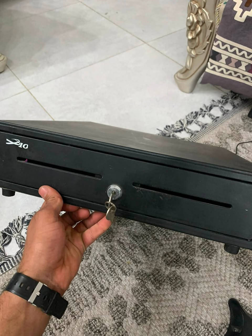 طابعه + قارئ باركود + جرار للبيع كلهن  استخدام شهر واحد الباركود ممستخدم ولا مره  شلع ب 225 الف ***********
