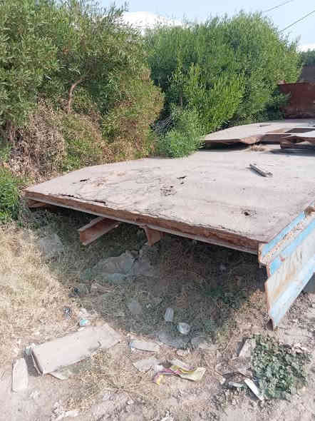 السلام عليكم لودر للبيع الطول 7مترات والعرض 2.60السعر 25ورقه وبيهه مجال ***********
