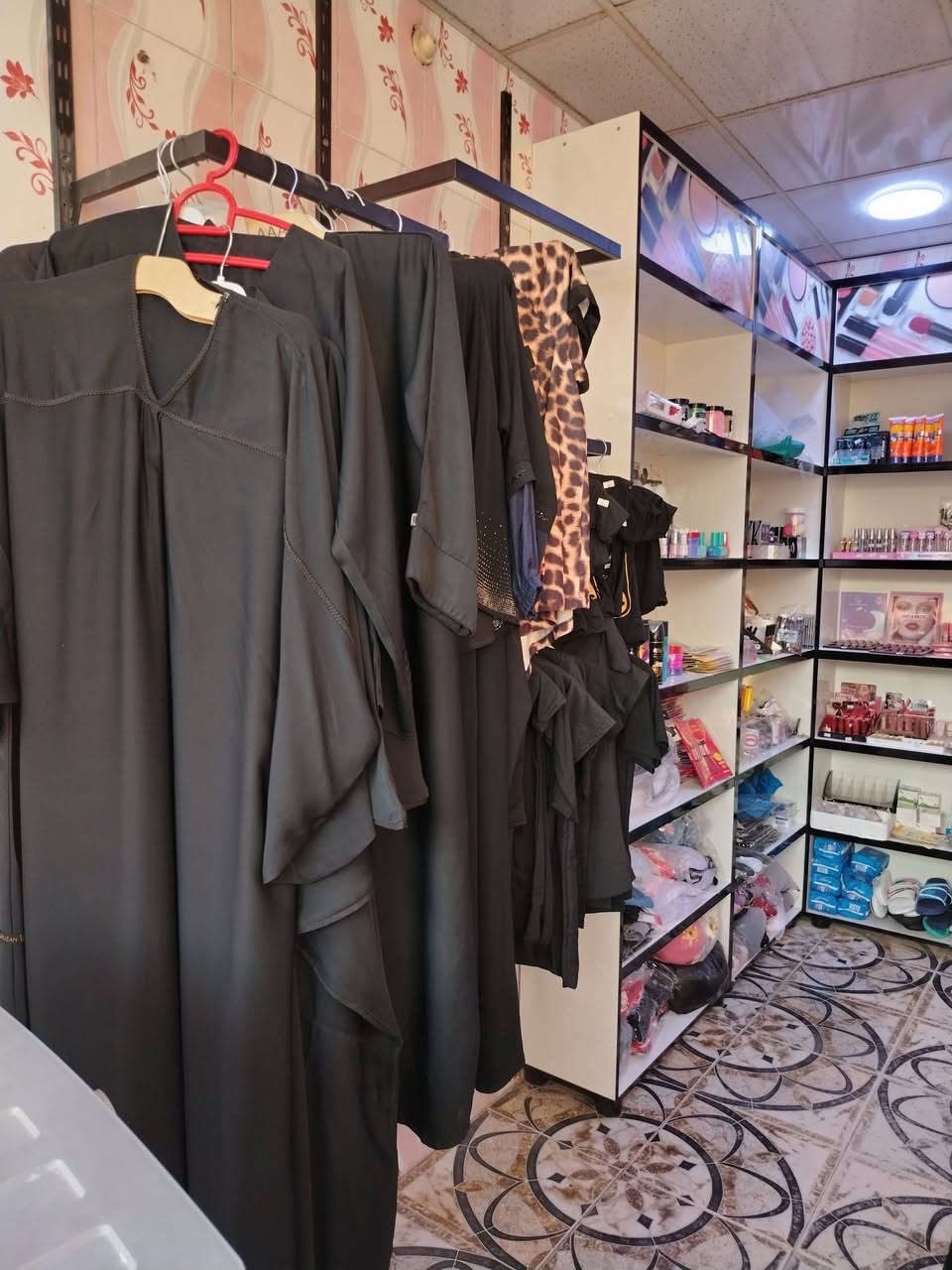محل معروض للبيع بكافة محتوياته
لعدم التفرغ
ملابس نسائية أطفال وكوزمتك
جاهز من كل شي يعني بس تبسط
المحل على شارع عام
البكرلي الرابعة
السعر ٣مليون عراقي إيجار المحل 150
***********

