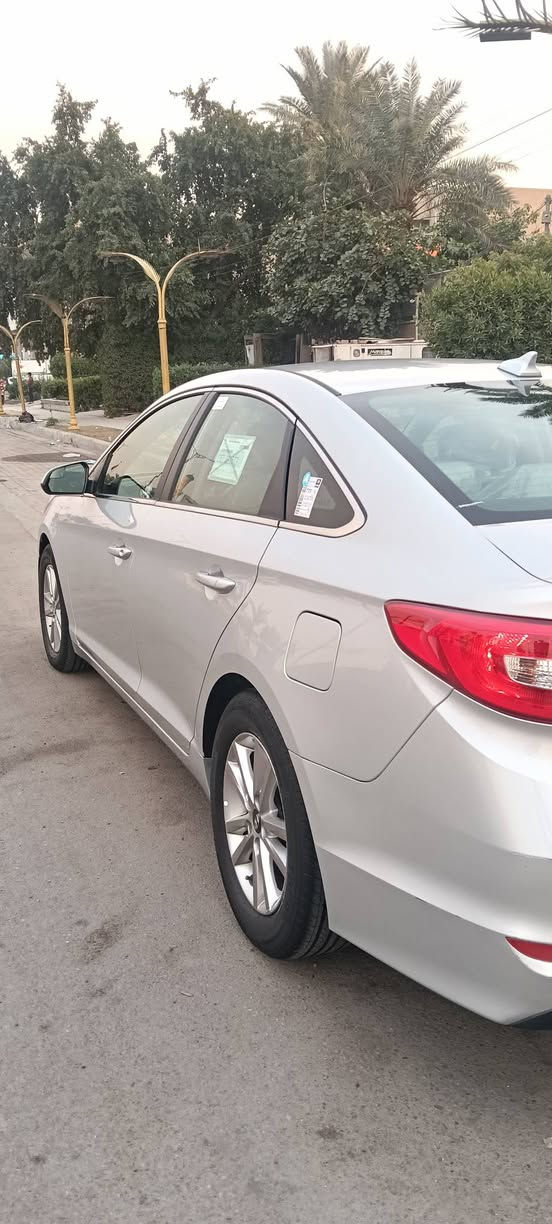 سوناتا وارد 2016 حادثها فقط دعاميه مال امريكه وبيه صبغات بلعراق موضحه بلسونر فقط بخ لامعجون ولا دواخل ولا اي برغي مفتوح شرط على سونر بسمي رقم جديد وهزه جديده سياره وضع شركه كامله من اي شي مكينه 2400جديده سعرها 130وبيه مجال ***********بغداد العبيدي
