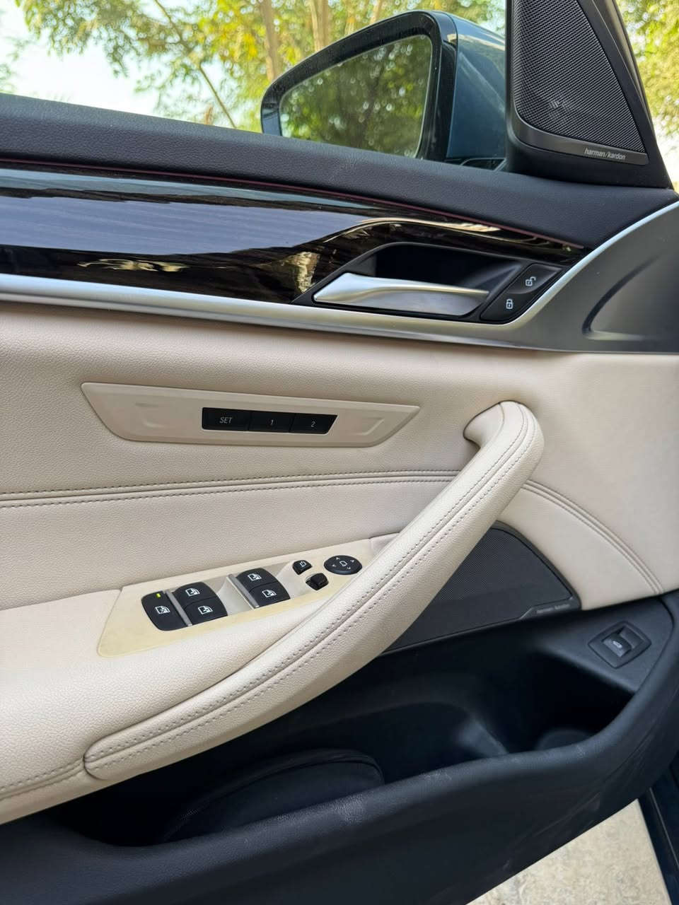سلام عليكم
بي ام دبليو موديل 2023 حادث بسيط صور حادث موجوده جميع الايربكات سليمه 
 حجم 530i
محرك ٢٠٠٠ توين تيربو(✈️)
‏engine2000 twin turpo
مواصفات:
• لايتات+بكلايتات led نظام أنارة لايت مع ستيرن يسار يمين 
• حساسات 360 درجه
•ردار امامي + نقطه عمياء
• داخل الوان led اي لون اي لون يعجبك
• شاشه كبيره
• اندرويد اوتو+ابل كار بلي
• شحن واير ليس
• داتا شو
• داخل اوفوايت(بيج 🤍)
• كشنات امامي كهرباء(⚡️)
• جهه الصدر منفصل عن جهه السائق عند التبريد والتدفئه
• ستيرن كهرباء
• سستم صوت harman(🥏)
• مثبت سرعه ذكي(يعني تخفف وتمشي وحده)
• تحكم ستيرن جهتين
• خزن ميموري وضعيتين 
• اماله المرايه (من ترجع بك تنزل الميري)
• ماوس للتحكم بل شاشه
• جام اوتو(بضغطه زر)
• تبريد+تدفئه قطعتين(امامي+خلفي)
• مساعد صوتي(يعني تحجي ويه السياره)
• كامره خلفيه
• كشنات جلد  نفس 740 تجي 
• رادار مانع تصادم
• نظام التوقف والتشغيل التلقائي(بل ازدحام تطفه)
• رادار تحديد مسار
• نظام ترحيب
• فتح وقفل عند الاقتراب من السياره
• اشاير بل مرايه
• وضعيات قياده (سبورت+اقتصادي+طبيعي+مخصص)
• جميع الايرباكات سليمه بلاد 
• تدفئه كشنات امامي
• اوتو هولد633621 متحرك فول بلديا 
• حساس مساعد ركن (يساعدك عدد2 من تطبك)
• هاند بريك بصمه
• صندوق كهرباء +حساس عن طريق القدم تفتح 
• كير حيه🪱
السياره ماشيه 22 مايل امريكي  
السياره حادثه جاملغ امامي سائق ومبدل اصلي 
سياره جديده داخل وخارج بمعنى الكلمه 
مكان السياره بغداد

للاستفسار ***********
