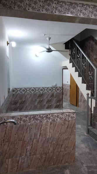 السلام عليكم 
انسب الاسعار أنسب الاسعار 
بيت للبيع المساحة 50 م طابق ونص بناء حديث 
طابو زراعي سند 25 إقرار محكمة 
متكون من 2 غرف نوم وصالة ومطبخ ومنور وصحيات 
بالجاير حي الزهور عرض الشارع 12 م تبليط 
السعر 65 مليون وبيه مجال قليل لشراي ان شاء الله 
الاستفسار الاتصال على الرقم او واتساب 
***********
