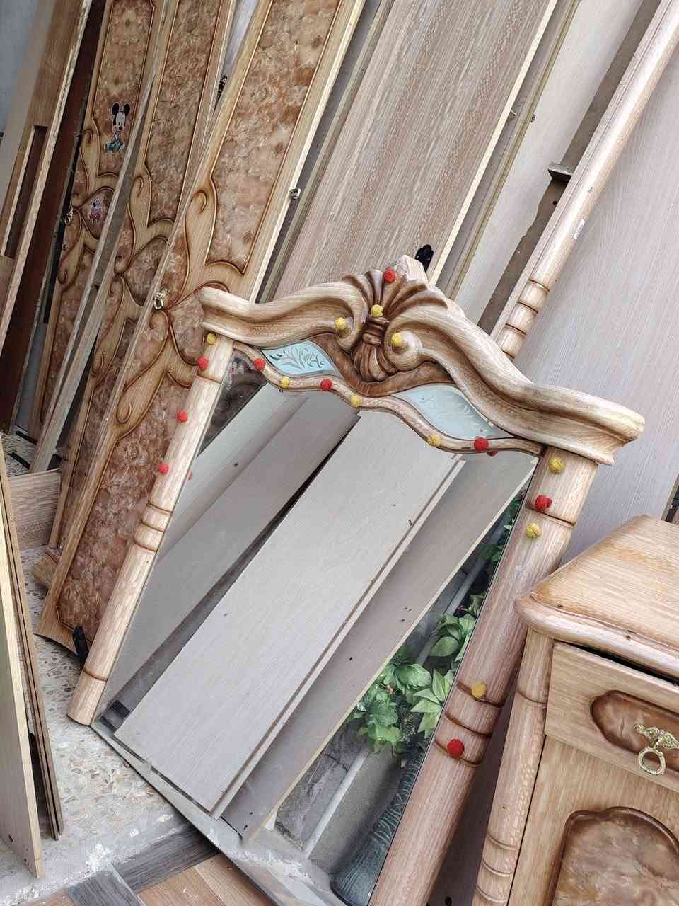 السلام عليكم غرفه ماليزي للبيع كله جديد وواضح بالتصوير كدامكم مكان ديوانيه حي الجامعه  اليريدها بالخدمه السعر 400 وبيها مجال
وهذا رقمي ***********
