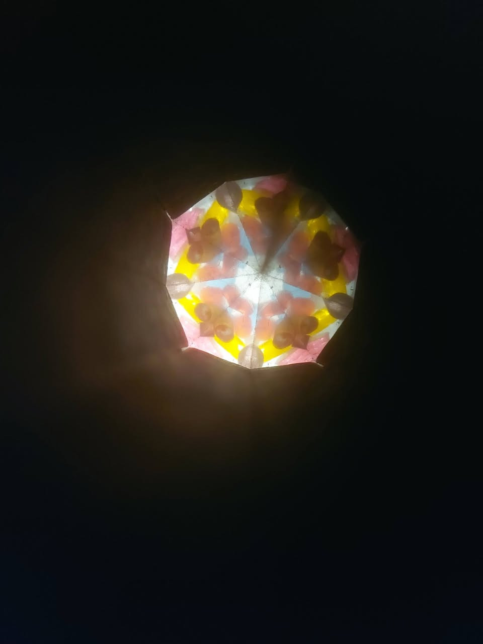 قطعة بهذا الشكل صناعة انكلترا 
تظهر اشكال لانهائية تتغير مع الحركة


**إذا كنت صاحب هذا الإعلان وتريد حذفه لأي سبب، رجاءا أرسل رسالة إلى الدعم الفني**