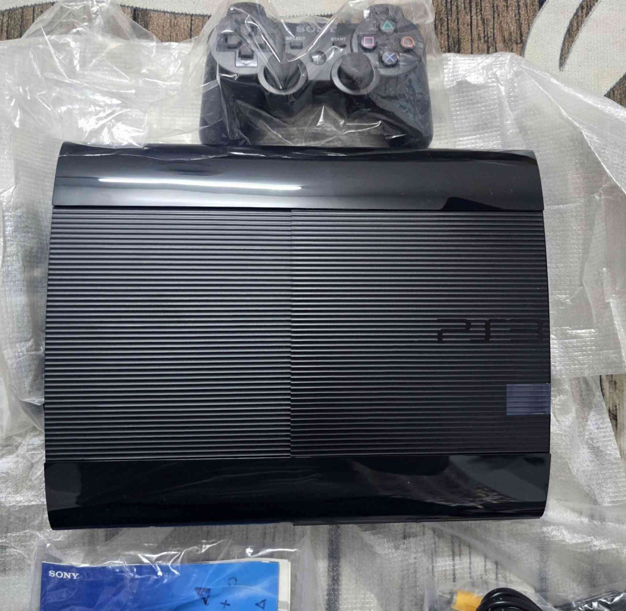 السلام عليكم
Ps3 سوبر سلم لوك بالكارتون سيلد غير مستخدم نهائياً
تم الفتح لغرض التصوير مع كامل ملحقاتة 
مكاني بغداد 
للتفاصيل *********** واتس اب

