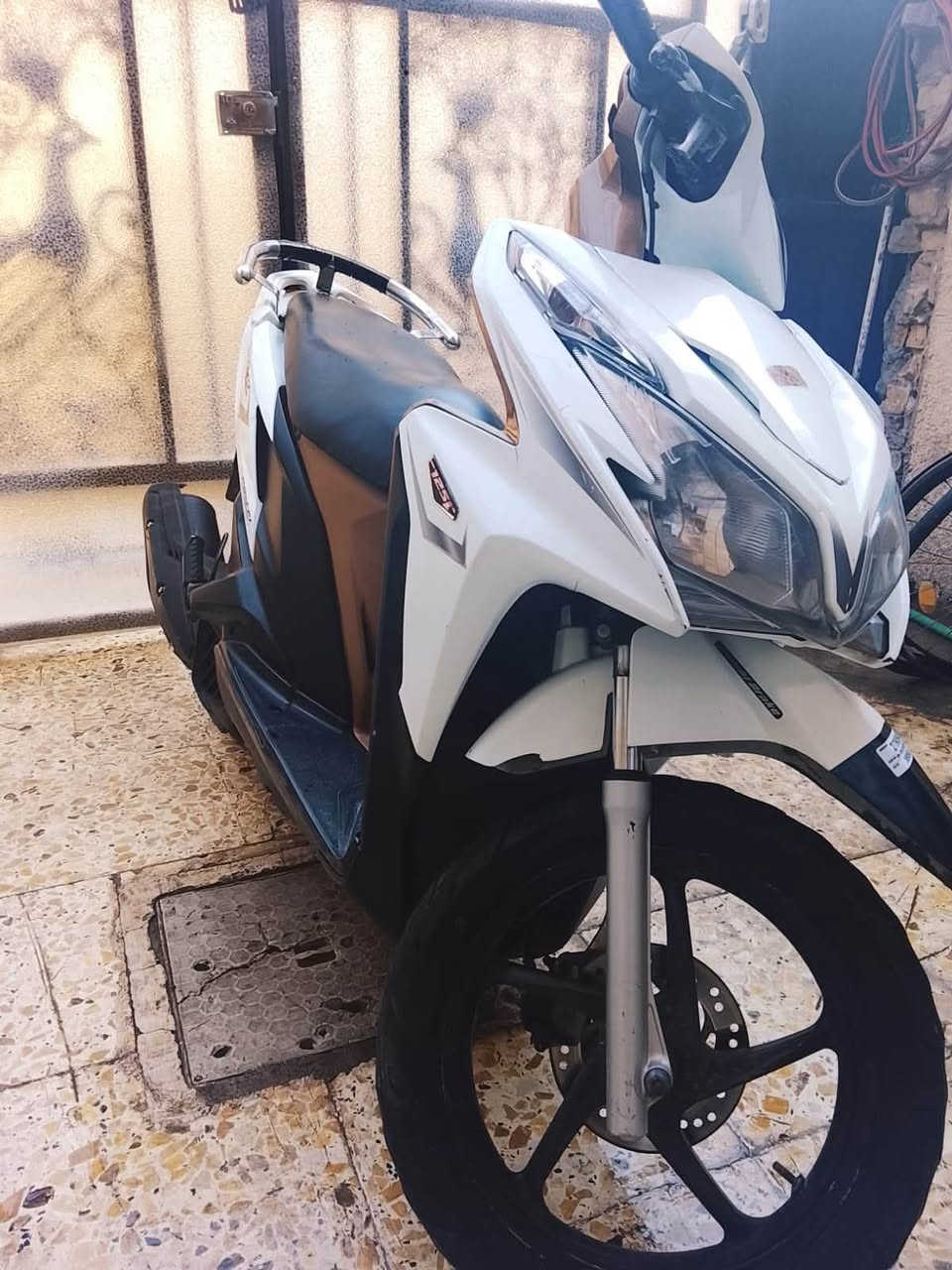 ‏دراجة Honda ياباني للبيع مست كهربائي حساس ازدحام محولة 125 السعر1300 بيها مجال مناش sir sir***********
