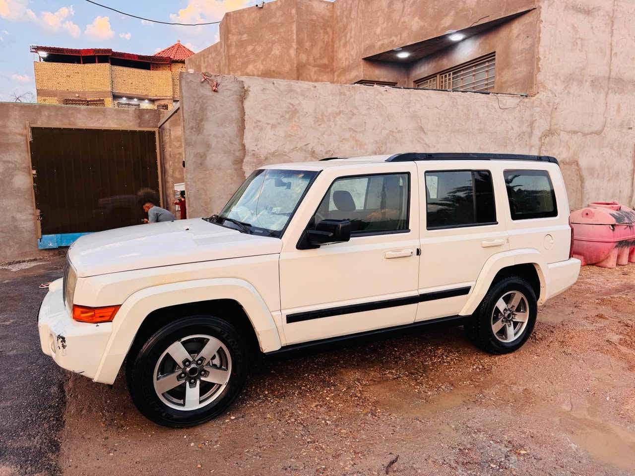 السلام عليكم 

جيب كوماندر 2007 
محرك 3700 كفالة
السيارة بيها قطع صبغ . 
الكير كفالة 
الحدادية ٥٠٪؜ 
السعر 100$ وبيها مجال 

العنوان ( البصرة - الدير - مفرق معمل الورق 

*********** البصرة, العراق
