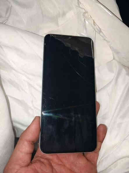 تليفون.  Galaxy A04e
ذاكره 32
بي كسر بل شاشه
سعره 50 
*********** بي واتساب
