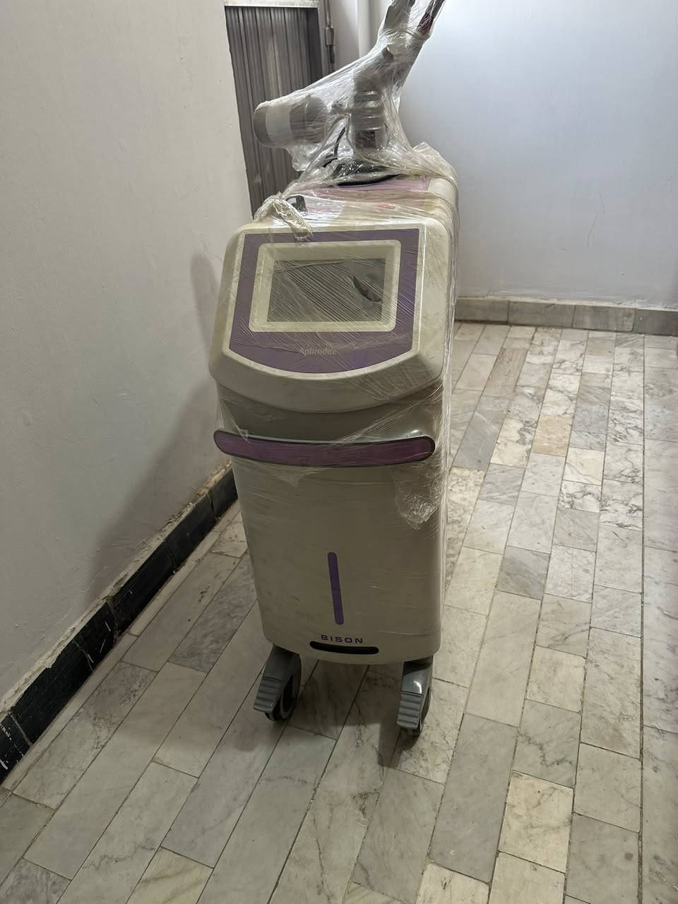 ‼️السلام عليكم عندي مجموعة اجهزة طبية ( تجميل ) للبيع تصلح للي يريد يفتح مجمع طبي بأنسب التكاليف ‼️

‼️1-الهيدرافيشيل ( تنظيف بشره) شركة ماريا الجديد
سعره حيكون 25 ورقه💵 

 
‼️2- ليزر ازالة الشعر (دايود ليزر) شركة ابلال الجديد 
سعره حيكون 100 ورقه💵 

 
‼️3- ليزر افروديت (CO2) شركة ابلال 
سعره حيكون 100 ورقه💵 

‼️4- جهاز تكسير الشحوم (كلاتو ) شركة ابلال 
سعره حيكون 100 ورقه💵 

 
‼️5- ليزر بيكولر ( ليزر كاربوني) شركة ماريا 
سعره حيكون 100 ورقه💵 

‼️ملاحظة  
‼️الأجهزة مستعملة فترة جداً قليلة وسبب البيع عدم التفرغ للعمل في المجمع الطبي 

‼️والأسعار بيها مجال للمشتري الجاد وخصوصاً اذا كان الشراء جميع الاجهزة 

📍مكان الأجهزة بغداد 

للتواصل :  *********** د.زين العابدين علاء
