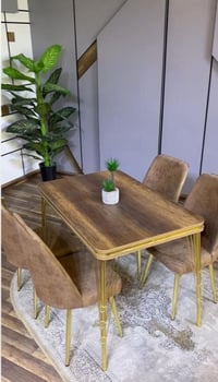 ميز طعام • بدون عيوب • حالة جديدة