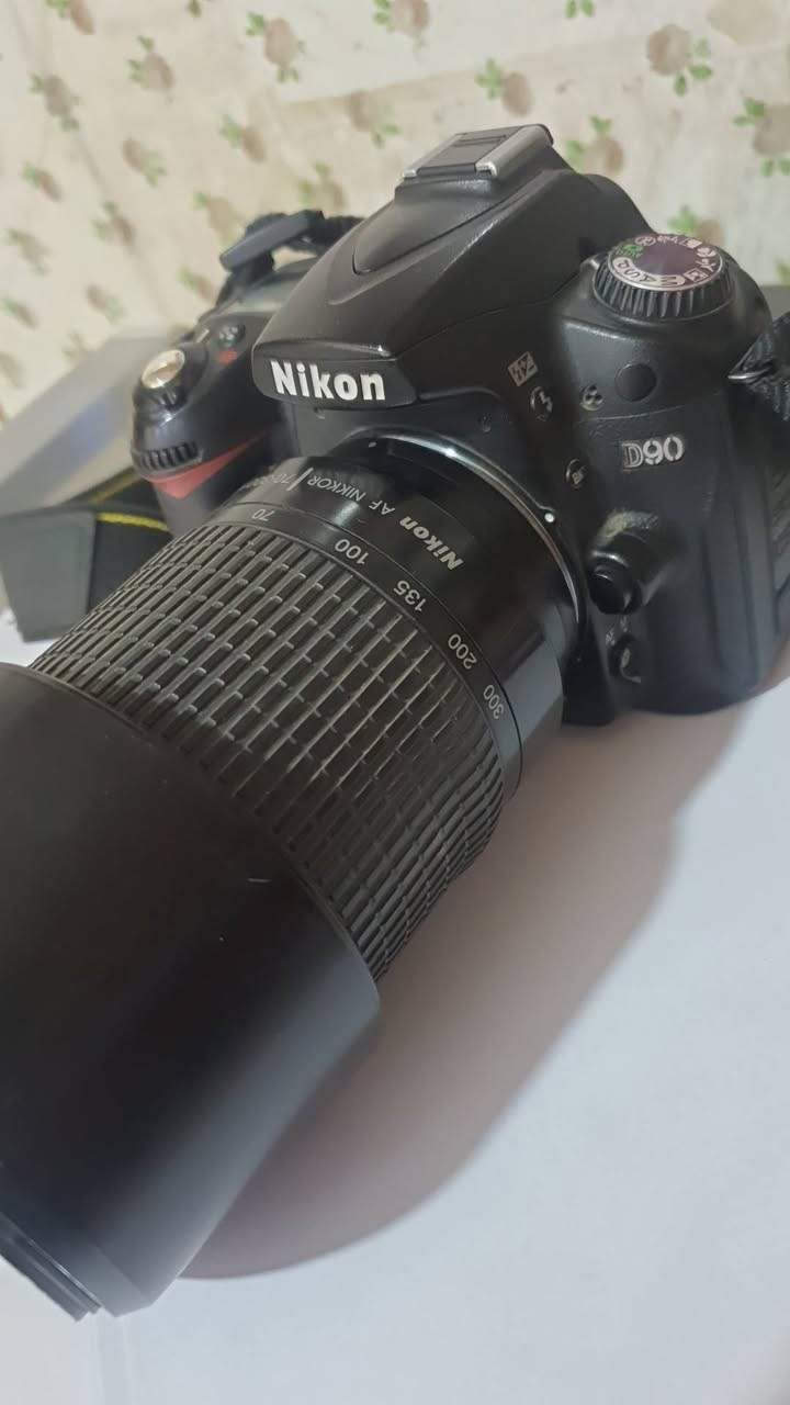 نيكون d90 عدسة نيكور 70 . 300
شتر 15k كاميرا فول نظافة جنطة شاحنة 
سعر 290 الف وسهلة للطيبين


**إذا كنت صاحب هذا الإعلان وتريد حذفه لأي سبب، رجاءا أرسل رسالة إلى الدعم الفني**