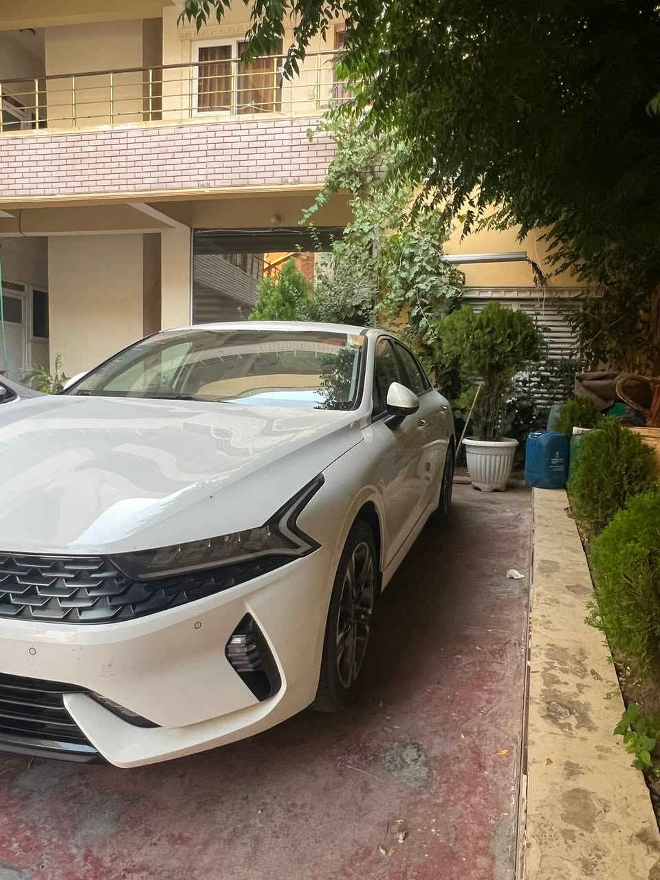 السلام عليكم للبيع كي فايف 22 خليجي وكاله نيم بصمه كشنات جلد تشغيل عن بعد مري شفط اشاير مري حساسات امامي خلفي تبريد قطعتين  كفاله بيه صبغ عله كد خمس اصابع بلجاملغ الخلفي وعندي سونار بيه كلش بسيط ماشيه 100 مكان بغداد الاعلام *********** سياره نصبته احله من الصور السعر اتصل متوفر واتساب او خاص
