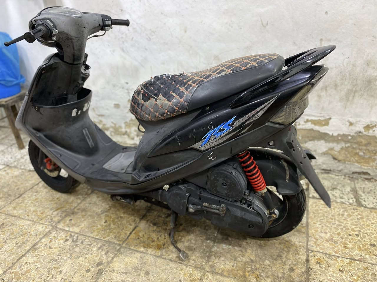 سلام عليكم للبيع ماكس عدله كله بلاد ماملعوب بيها حاويه استخدام شخصي السعر 850 وبيها مجال قليل مكان القرنه هاتف  
***********
