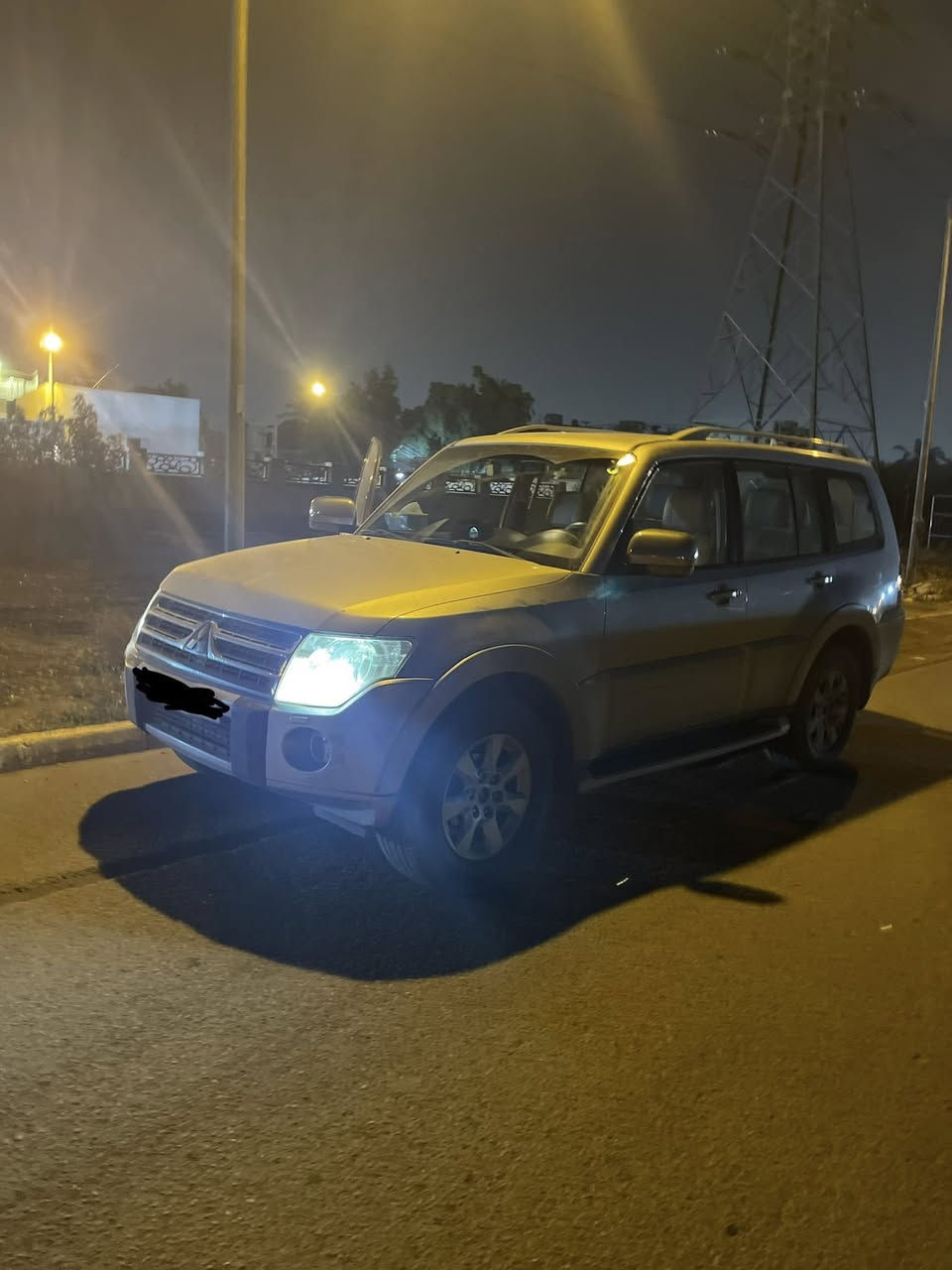 باجيرو للبيع موديل ٢٠١٠ سلفر فول رقم بغداد قطعة وحدة صبغ مكاني بغداد حي العدل هاتف ***********
