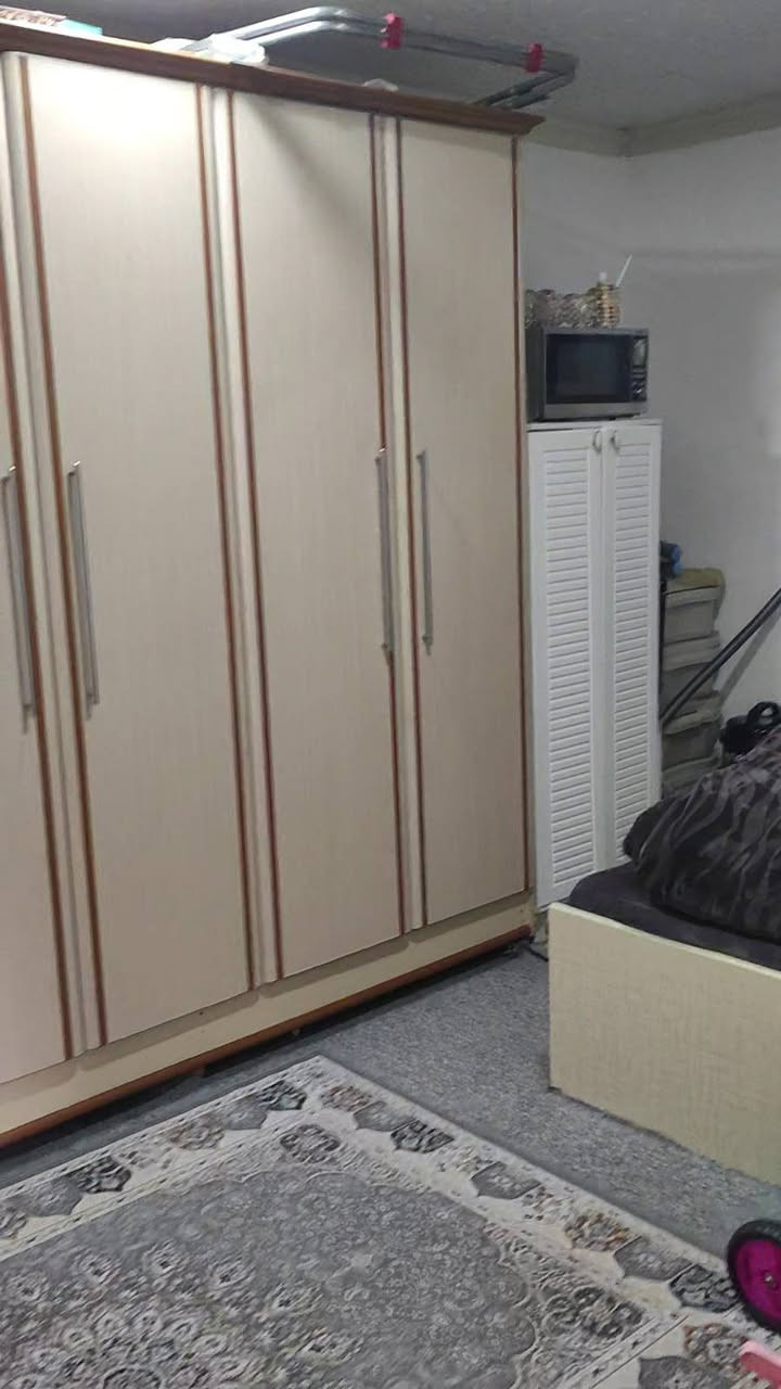 ئەم خانووە بۆ فرۆشتن لە عەواڵ
ڕووبەری خانوەکە 105 مەترە 
خانووەکە پێکهاتووە لە دوو قات و بۆ دوو ماڵی جیا ئەبێت 
قاتی یەکەم بریتیە لە نوستن و میوان و مەتبەخ و موشتەمەلات قاتی دووەمیش بەهەمان شێوە
نرخی ئەم خانووە  475 گەڵایە
بۆ زانیاری زیاتر پەیوەندی بکەن بە نوسینگەی نوێ بوونەوە
***********
