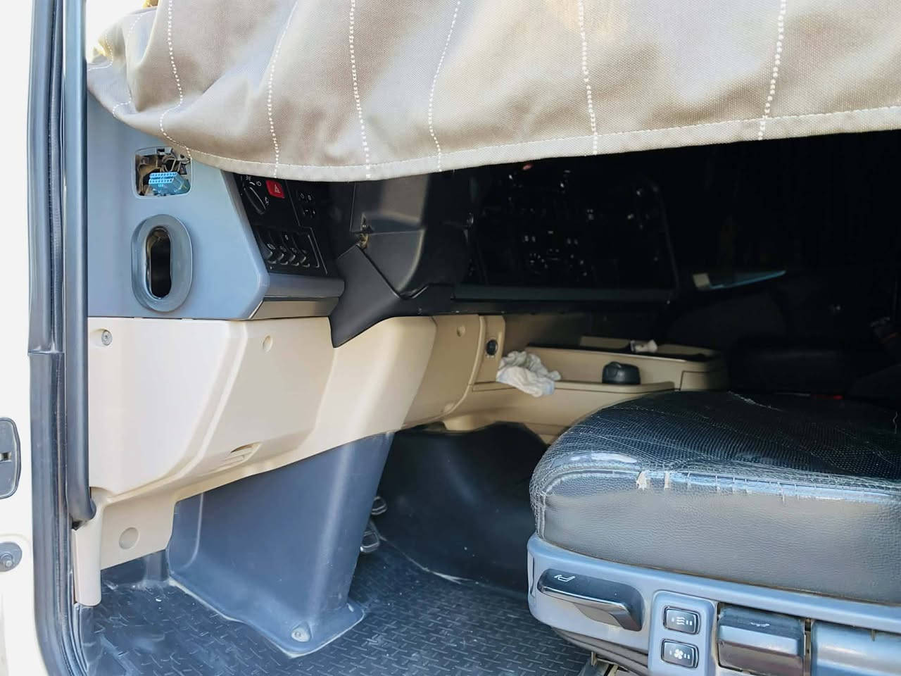 سلام عليكم ورحمه الله وبركاته سكانيا للبيع 2015رقم سليمانيه بسمي  سياره مربوطه جادر مسرحي عربانه كرونه نضيفه جدا فول مواصفات ريتايدر باج بطن كير اوتوماتيك عرجه داخل بيجي سياره جاهزة للخير تخم تاير تخم ويل كروم ويلكب ابو النجمه بل استيرن مكينه 8V580 سياره كلش جديد وجاهزه للخير مكان السياره بأبل \السعر 570 /***********
