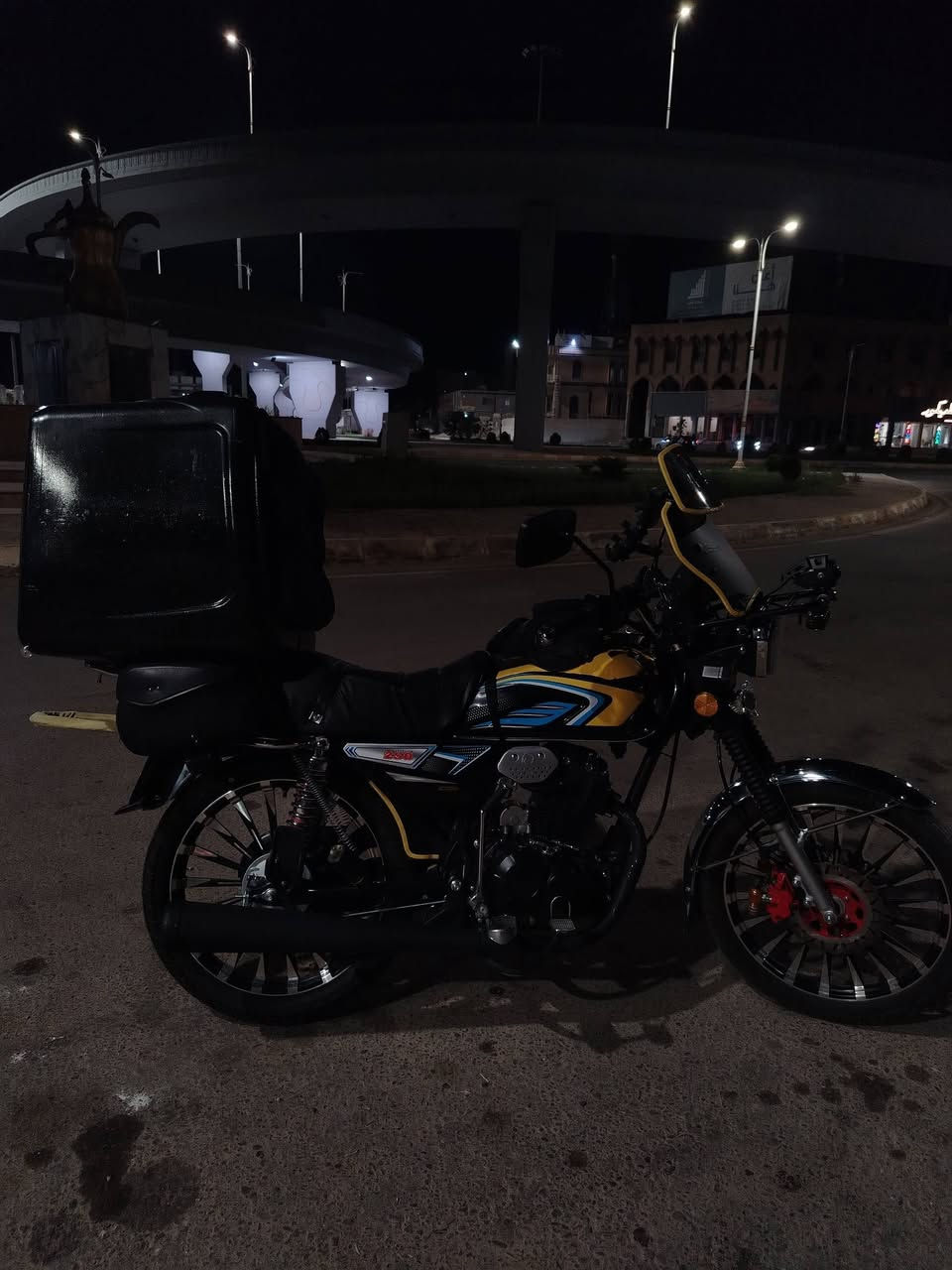 سونك 250cc راقم وسنهويه موديل2026
دراجه زيرو وضع الشريكه 

مقعد مصمم خصيصًا طبي 100/100

دبال برك امامي

صندوك دليفري 

جناط صفاح  و جنطه عل تانكي

جامه اماميه

حامل موبيل

 الطوصل ***********🙌🙌
