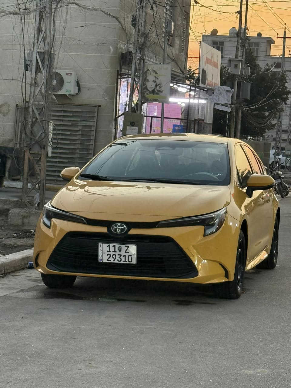 السلام عليكم 
تويوتا كورلا موديل 2023 هايبرد SE
حادثها جاملغ بنيد بدون ايرباك بدون شواصي
مازداتها الاصلية نفسهن السيارة كاملة مابيها نقص برغي
دوشمة عام داخل لونين بصمة السيارة تخم تاير جديد 
حجر + رادار بلادي ماشية 30 
اصفر خصوصي بأسمي السيارة
مكاني بغداد الغزالية السعر 165$ 
 واتساب ***********
