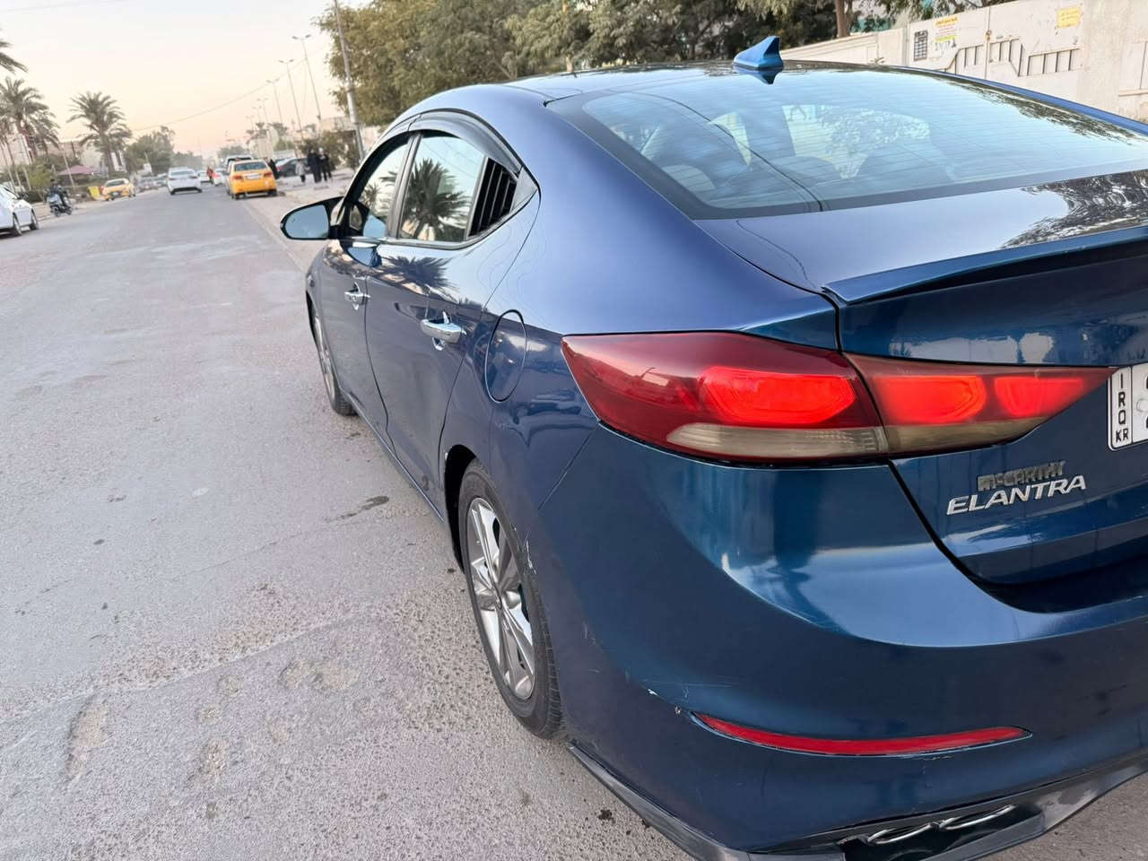 سلام عليكم 
النترا موديل 2017 لون نيلي
لمتدد فول موصفات عده فتحه 
ضررها موجود بالسونار
مكينة دوش 2000
كير at المرغوب
بصمه 
بصمه ابواب 
رادار جانبي وخلفيي 
ثلاث وضعيات قياده
مريي قلاب
كشنات تدفئه
نقطه عمياء
شاشه كبيره 
لايتات عالي وناصي LED
تحكمات ستيرن  جهتان
حاكيه مضخم صوت اشاره ترحيب عند اقتراب
شاشه كاشف اعطال 
تخم تاير جديد ويل كب كروم
 سياره رقم اربيل باسمي
العنوان / بغداد / العامرية / 
الرقم : ***********
السعر   111 ورقه. بيهة مجال حق الجية
