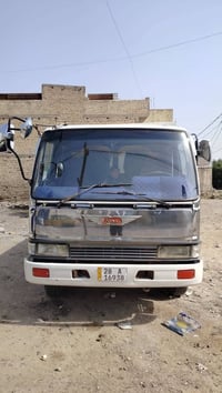 هينو طيره للبيع في بغداد موديل رقم 07735670998