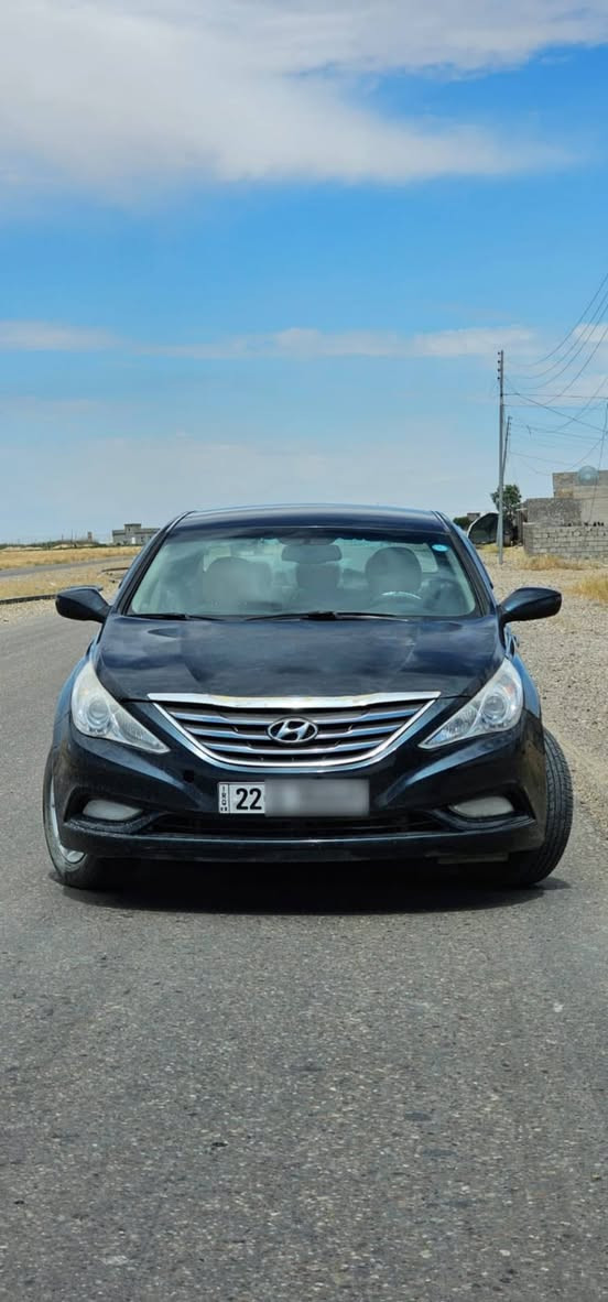 🚗 سوناتا 2013 وارد أمريكي - للبيع 🚗
​السلام عليكم عندي هاي السوناتا النظيفة والجاهزة من كلشي، عارضها للبيع وماريد أمدح بيها هواي، الصور واضحة وتحكم والشراي يجي يفحص 
​📌 تفاصيل ومواصفات السيارة:
​الموديل: 2013
​المحرك: 2.4 لتر (نشط واقتصادي وما ينقص)
​الوارد: أمريكي
السيارة كلين ما عدا جراد بالبنيد
​المواصفات الداخليه: 
​شاشة مع كاميرا خلفية  عالية الوضوح.
​تحكم ستيرن كامل.
​الكشنات الامامية تدفئة.
وكشن السايق تحكم كهربائي بالكامل
​تبريد ثلج وجاهز للصيف (ما شاء الله تبريد ينسي الحر).
​داخلية بيج نظيفة ومرتبة
​الوضعية العامة: السيارة نظيفة، صدرها وجيرها ومحركها بحالة ممتازة وجاهزة للاستخدام مباشرة، ومابيها أي مصاريف أو نواقص.
​💵 السعر والتواصل:
​السعر: (112) $ .
تحويل مباشر 
​الرقم واللوحة: لوحة أربيل (22) مثل ما واضحة بالصور.
​المكان / المعاينة: (صلاح الدين تكريت).
التواصل: ***********
