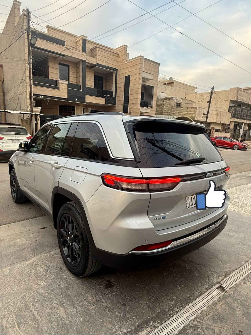 السلام وعليكم 
للبيع جيب ٢٠٢٤ 
هايبرد وتيربو وبلك ان
محرك 2000توربو
فول مواصفات بلكن 
رقم بغداد الجديد
بأسمي تحول ثاني يوم
ماشية 37000

المواصفات:-
بصمة تشغيل 
بصمة ابواب وصندوق
تشغيل عن بعد 
شاشة جبيرة
كير ماوس 
درايف مود 
انظمة قيادة
دفع رباعي
وتحكم بالقيادة 
صندوق كهرباء
كشنات جلد 
كشنات هيتر 
كشنات كهرباء
كشن خزن ميموري
نقط عمياء
رادار امامي
رادار جوانب
تحديد مسار 
وقوف ذاتي
هند بريك دكمة
تحكم استيرن
هيتر استيرن
شفتات استيرن
 منافذ تايب سي
لايتات زينون 
لدات امامي
بكلايت لد 
سبير منازل
جام توتو
ويل كب اسود حجم٢٠

السيارة بيهة صبغ بنيد وجاملغ 
وباب ورة السايق طلقات من امريكا
والباقي مكفول بدون ايرباك بدون دواخل
اي استفسارت تعال خاص او اتصل 
***********
عنوان بغداد حي الخظراء
