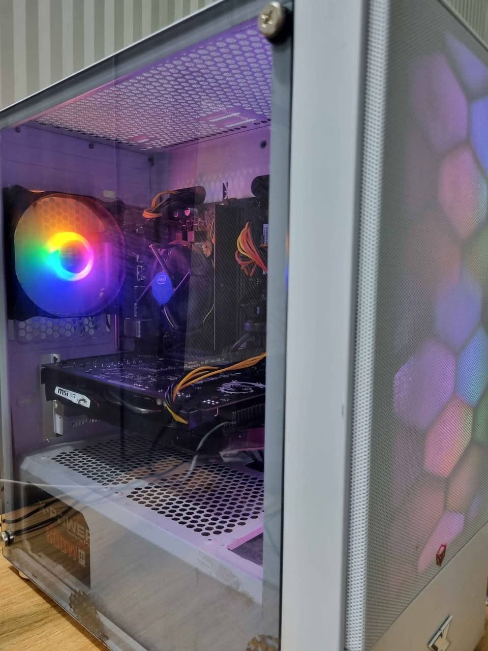 كيس كمبيوتر مواصفات ممتازة وسعر ممتاز 

المذر بورد     : gigabyte h410m

المعالج         : core i3 10100f جيل عاشر

كارت الشاشة : MSI GAMING GTX 1650 SUPER 4GB 

الرام             : DDR4 16GB 3600MHZ

هارد SSD     : حجم 240GB ماركة KINGSTOON اصلي صحة 100%

هارد HDD    :  حجم 500GB ماركة TOSHIBA اصلي صحة 100% 

باور سبلاي    : 600 واط +80  ماركة X-POWER 

كيس ابيض زجاجي يحتوي ٣ مراوح 
الجهاز نضيف مابيه وصخ وتراب والقطع تشتغل بكل هدوء بدون صوت عالي وحرارة ما اكو  ومفرمت ومثبت التعاريف يعني جاهز شغل والعب كبل 

سبب البيع اريد اشتري اقوى كربلاء, العراق


**إذا كنت صاحب هذا الإعلان وتريد حذفه لأي سبب، رجاءا أرسل رسالة إلى الدعم الفني**