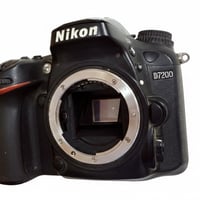 كأمره )مستخدمه)Nikon D7200 الصناعه MADE IN THAILAND العدسه VR18_140 ال...