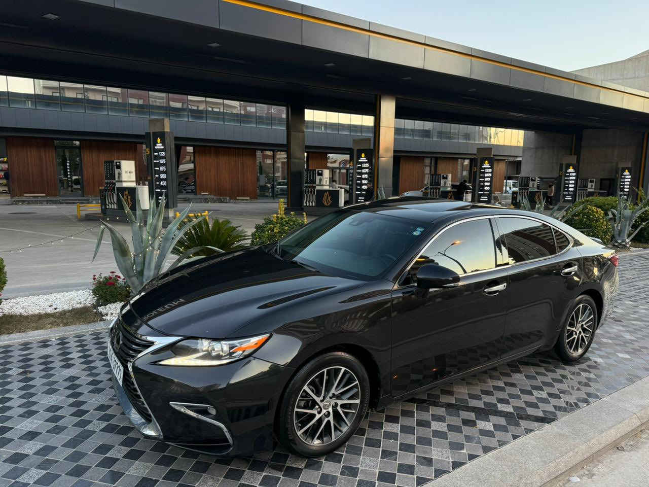 لیکزز ES 350
موديل ٢٠١٧
٦سلندر
لون اسود
سلايد  بصمة كشنات تدفئة وتبريد
رادار امامي خلفي جانبي
سيارة ماشية فقط ٩٥ الف حقيقي
سيارة كفالة عام من كلشي
بدون صبغ بدون تعديل
حتي دعاميات بدون صبغ
سنوية وهزة وارقام جديدة

سعر. ٢٠٣$
مكان سليمانية
***********
