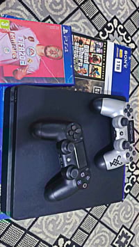 بلي فور للبيع مسدخدم تقريبن10 ايام مع قرص وثنين يداتت بعده بل كارتونه ...