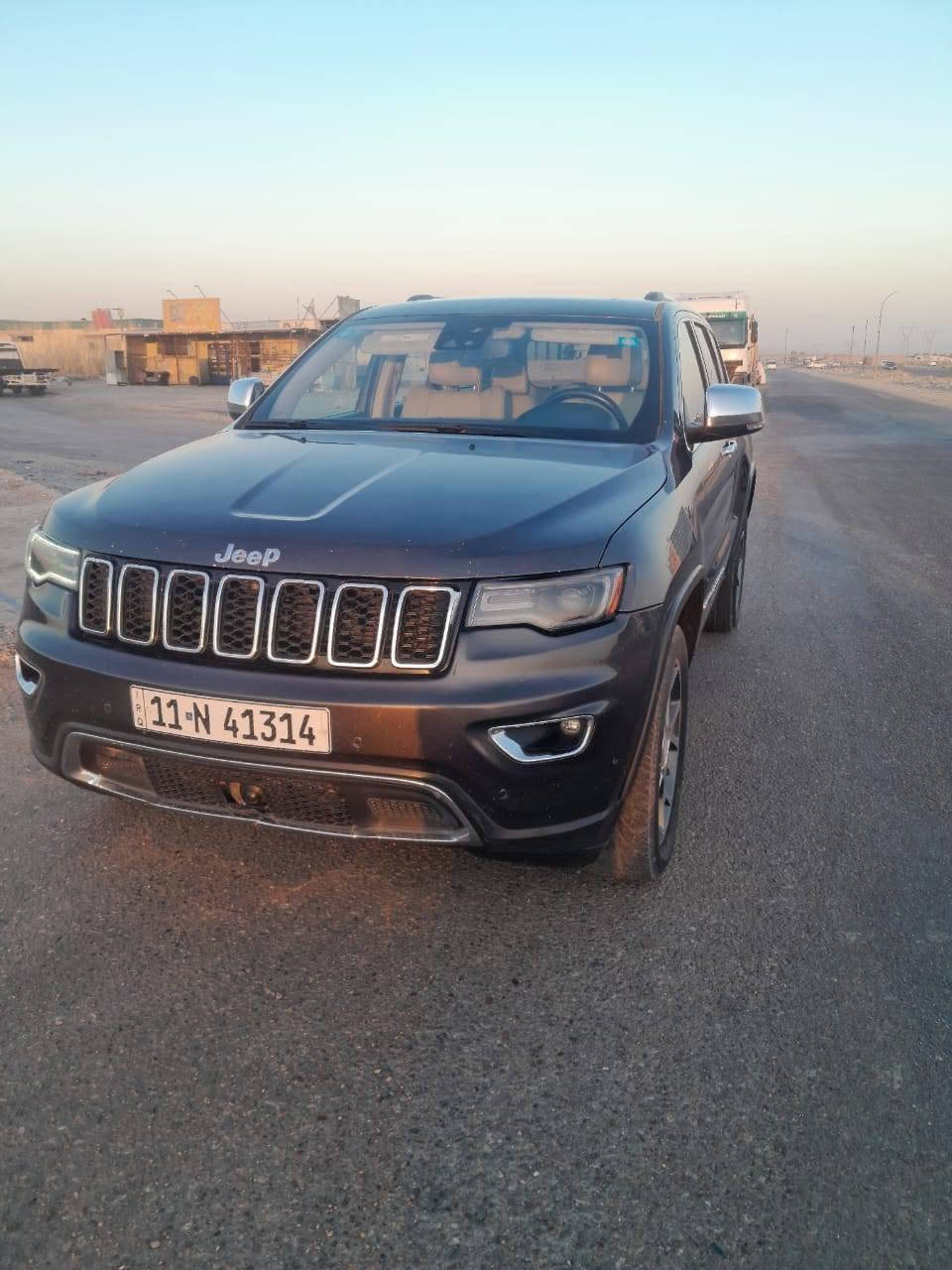 السلام عليكم jeep موديل 2019 فول مواصفات لمتد اعله فئه بلjeep حادثه جاملغ وبنيد مرجعات نفس وضعهن مكينته 6سلندر تشغيل عن بعد السياره جاهزه العنوان بغداد رقم الهاتف ***********
