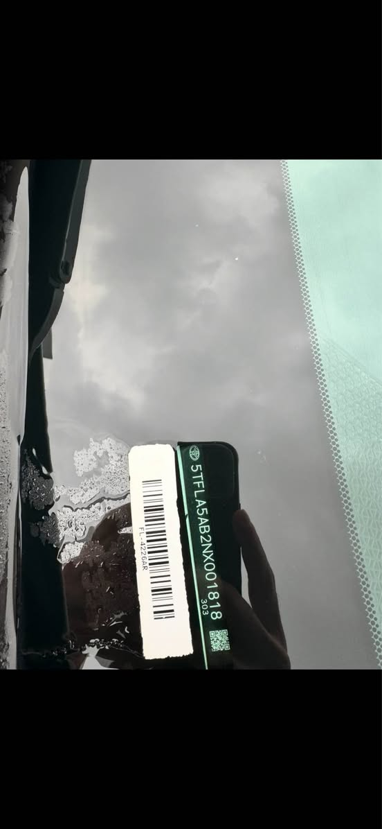 تويتا توندرا ٢٠٢٢  لوك لوك ره سمي ده عمي دانراوه ريك ئه وه نده ي بوياغه سه ياره كه وه ك كلين وايه لوكه شوختيشي پيوه نييه زور تازه و جوانه چوار تايه و ويلي لوكي له ژيره ٦٥ هه زار ميل روشتووه سه ياره كه هه موو گياني به شه رته ده عمي بوو ده عمي تاك اكسله موافه قه ي جام ره شي هه يه *********** أربيل, العراق
