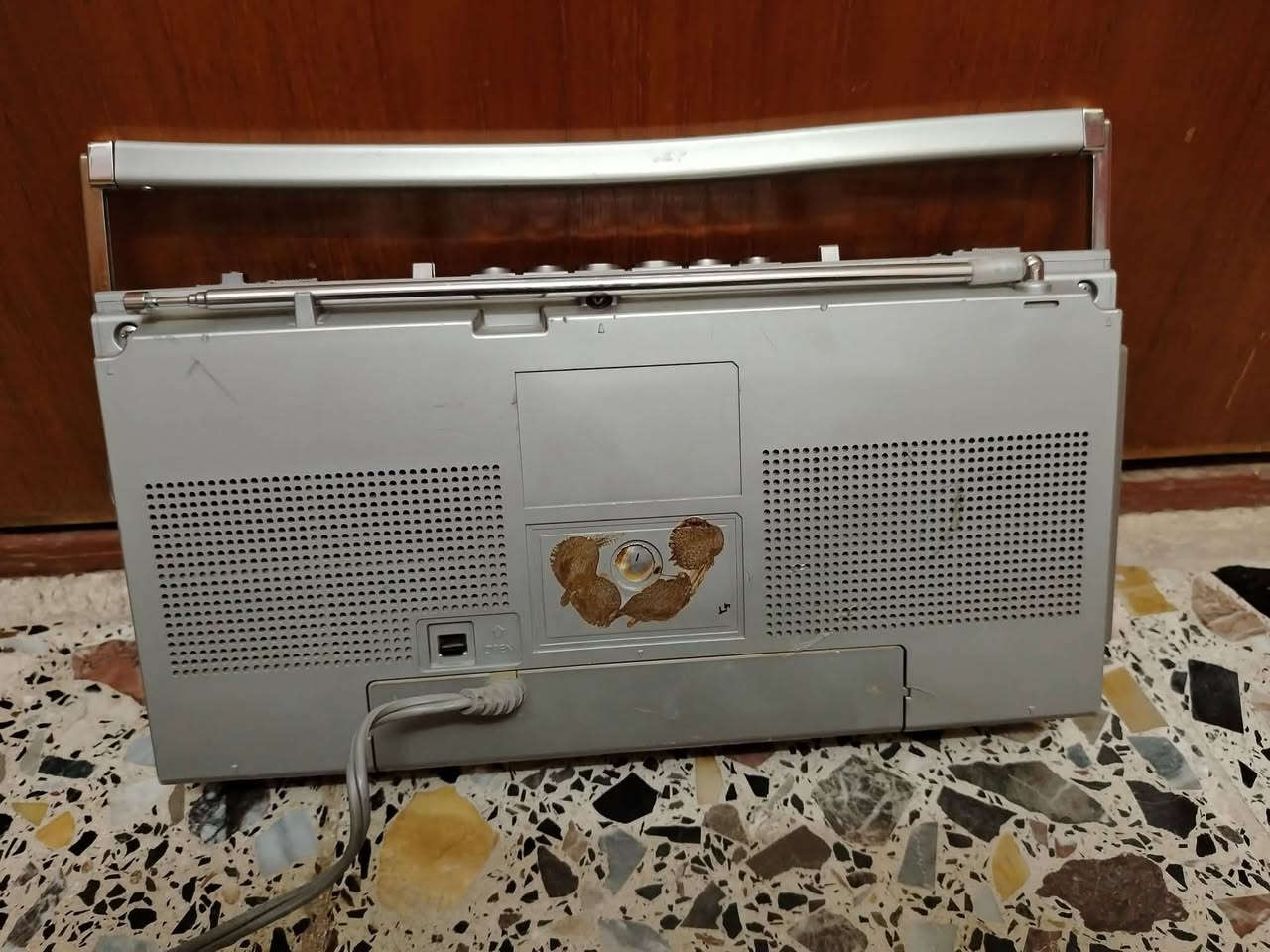 السلام عليكم ،
راديو مسجل ماركة JVC ياباني اصلي، الراديو يحتوي موجة FM صوته عالي ونقي وسحبه ممتاز  يعمل على الكهرباء المسجل يعمل ولكن يحتاج الى تبديل قايش ، وزن الجهاز ثقيل ، السعر ٧٠ ألف


**إذا كنت صاحب هذا الإعلان وتريد حذفه لأي سبب، رجاءا أرسل رسالة إلى الدعم الفني**