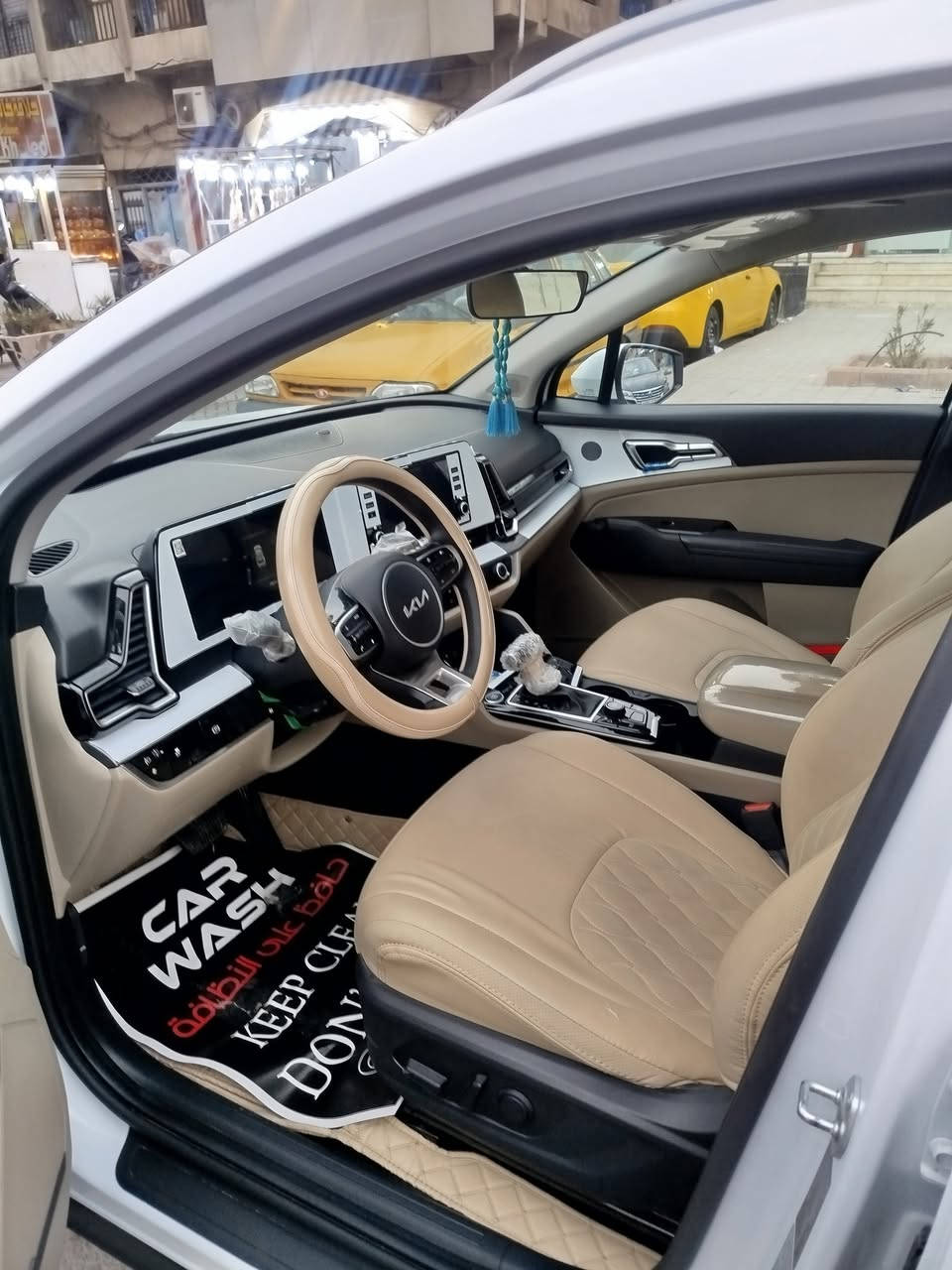 السلام عليكم سبورتج للبيع موديل24 ماشيه 19سياره جديده مكفوله من شخط لمكان شارع الربيعي زيونه *********** السعر 228
