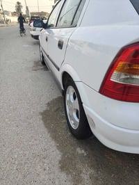 استرا ٢٠٠٢ • محرك ١٦٠٠ • رقم بغداد