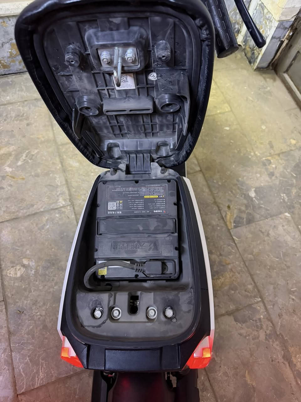 السلام عليكم ورحمه الله وبركاتو
دراجه شحن ماركه هوندا  ✅

بطاريه ليثيوم 

دراجه نضيفه شوفه عينك 

ويجي وياها مقعد خلفي وبي جنطه 

مع كامل ملحقاتها 
سعرها 900 وبيها مجال 
للاستفسار :***********
