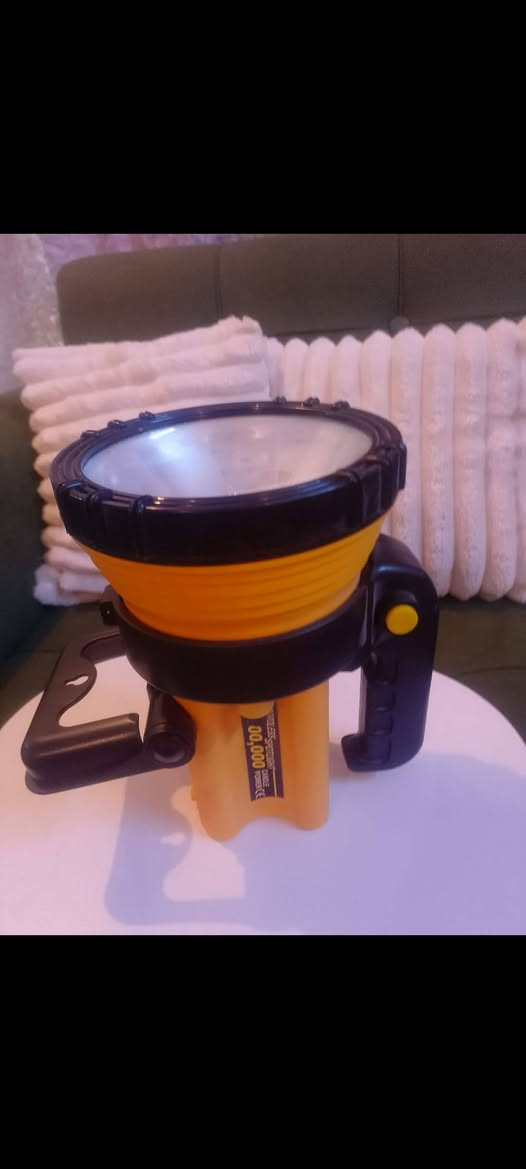 بروجكتر هاي لوجين وياه شاحن كهرباء وشاحن سيارة بدون بطاريات موجود كمية الي يريد فحم ينطي بيهن سعر مناسب


**إذا كنت صاحب هذا الإعلان وتريد حذفه لأي سبب، رجاءا أرسل رسالة إلى الدعم الفني**