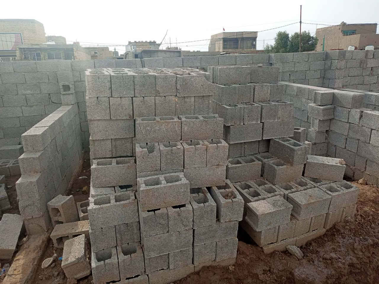 سلام عليكم هيكل 100متر للبيع في حي الحكيم السعر11مليون بيع مستعجل للستفسار اتصل علئ الرقم  *********** الشراي يتصل
