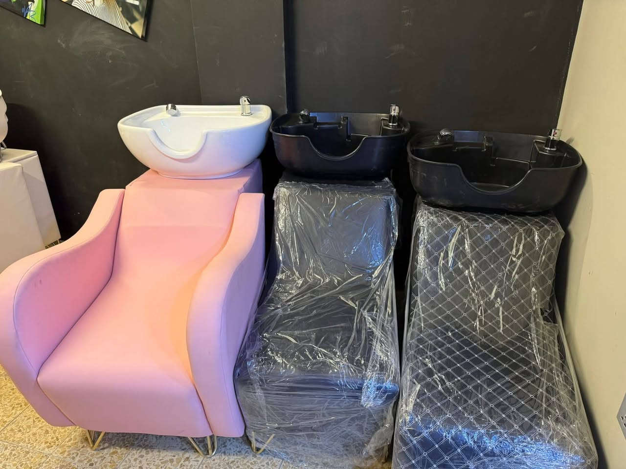 💅✨ صالونج أو شغلك يستاهل الأفضل!
عدنه تجهيزات تخبل بالأناقة والجودة 🔥

كراسي، مرايات، أدوات، ديكورات فخمة ✨
كل قطعة ترفع من شكل الصالون وتخلي الزبائن ينبهرون 😍

💰 أسعارنا تنافسية، وخامتنا تضمنج راحة سنين
🚚 توصيل سريع لكل #بغداد

لا تدورين بعد، كلشي تحتاجينه بجهز كامل ويانه 💕
📩 احجي ويانه هسه وخلينا نجهز لج صالون يلفت الأنظار � *********** واتساب فقط #بغداد
