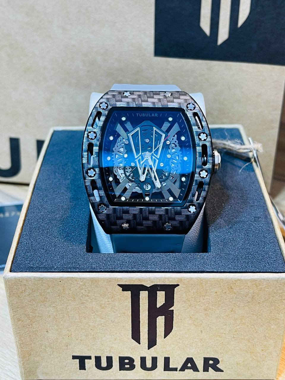 ساعة ماركة TUBULAR✅
- ساعة بتصميم رياضي فاخر 
- تعمل بمكينة اوتماتيكية
- مقاومة للماء 
- زجاج ضد الخدش 
- سير مطاطي مريح على اليد
- لامينوس قوي اميال و نقاط 

السعر : 40 ألف مع التوصيل 🚚
مع العلبة الاصلية و العلاكه


**إذا كنت صاحب هذا الإعلان وتريد حذفه لأي سبب، رجاءا أرسل رسالة إلى الدعم الفني**