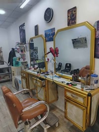 ميز حلاقه للبيع السعر ١٢٥ ٠٧٧٠٥٥٠٥٢٢٧