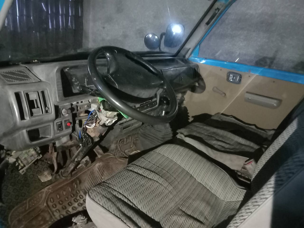 السلام عليكم كيا حمل موديل 95 قمارة وربع سبعة جنكال رقم بغداد انكليزي السعر 《47》وبيها مجال بسيط  المكان بغداد الشعب ***********
