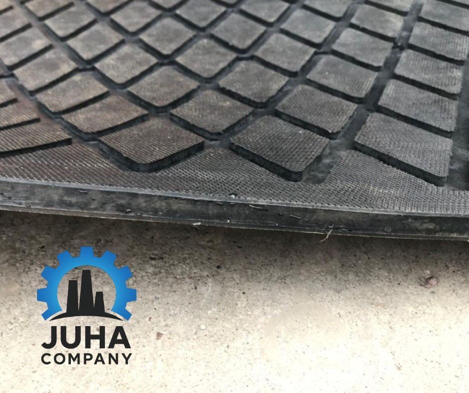 🔥 قايش أرضيات مطاطي عالي التحمل 🔥
نوفر لكم قايش أرضيات مطاطي مضلع بجودة ممتازة، مناسب للأرضيات الصناعية، المعامل، المخازن، الورش، ممرات المشي، سيارات النقل، والمناطق التي تحتاج ثبات ومقاومة انزلاق.
المواصفات:
✔ مطاط عالي التحمل 
✔ مقاوم للزيوت والماء والاحتكاك
✔ سماكات وعروض متعددة حسب الطلب
✔ سطح مضلع يمنع الانزلاق ويوفر أمان عالي
الاستخدامات:
أرضيات المصانع والورش
أرضيات خطوط الإنتاج
تغطية أرضيات سيارات النقل والبكبات
ممرات المشاة
المناطق الرطبة أو الملساء
مميزات المنتج:
قوة ومتانة عالية
سهل التنظيف والتركيب
عمر طويل في الخدمة
مناسب للأعمال الشاقة
للطلب والاستفسار:
0773 888 0990
 #العراق #اربيل #بغداد #كسارة
