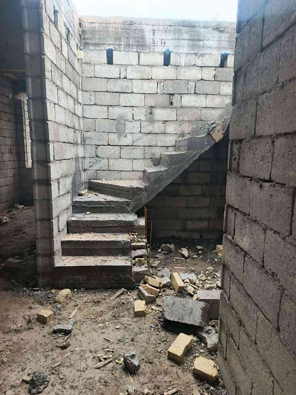 السلام عليكم
مشتمل هيكل بلوك  مسقف للبيع 
الموقع حي ذويب 
المساحه 120  
يحتوي على استقبال و مطبخ و صاله و غرفه 
للاستفسار ***********
