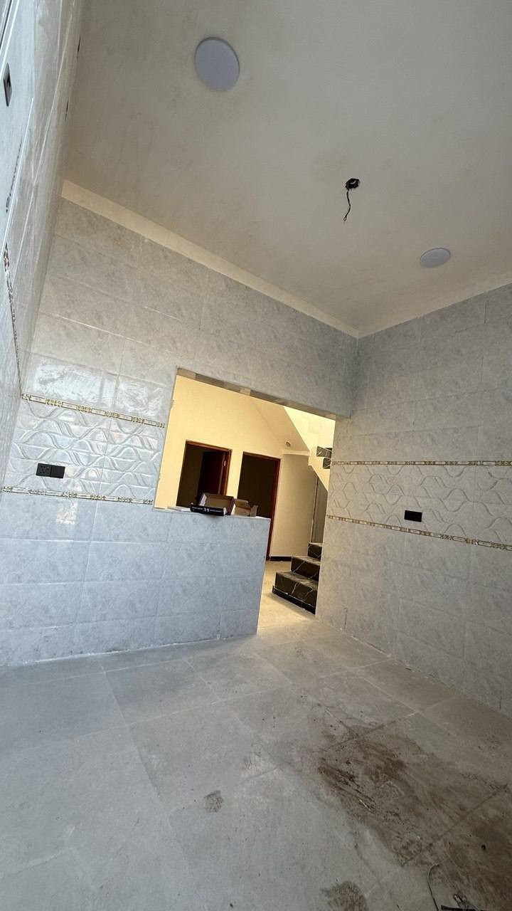 سلام عليكم توفر بيت الجزيره الفيروزيه
مساحه البيت 100متر يتكون البيت من. كراج وحديقه وستقبال ومطبخ  وصاله  وغرفه عدد 2 وصحيات داخليه وخارجيه جنس العقار طابو صرف زراعي بسم عراقي 
سعر 50 وبي مجال حك جيه  🤍
للاستفسار ***********
