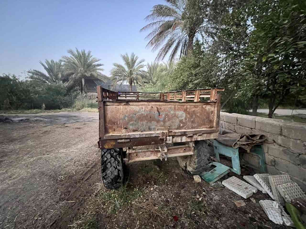 السلام عليكم ورحمة الله وبركاته عربانه حدادي للبيع تايرات جددها جديده المكان كربلاء الحسينه الاتصال على الرقم ***********
