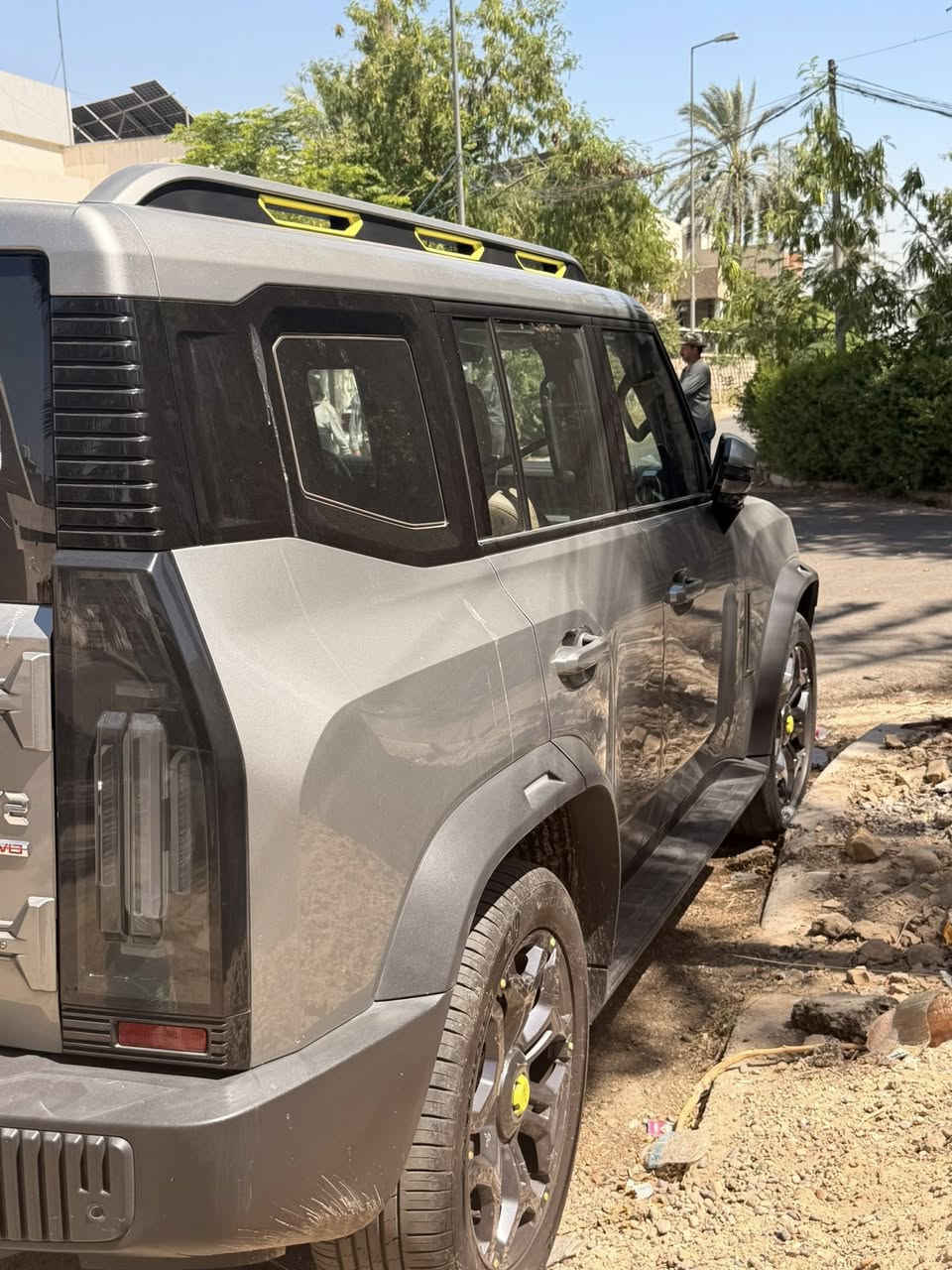 للمشتري:
🚗 للبيع: جيتور Jetour T2 (موديل 2024) 🚗

المعلومات الأساسية:

 الموديل: 2024

 المسافة المقطوعة: 28 ألف كيلو متر فقط

 المحرك: 4 سلندر توربو

 اللون: رصاصي فيلي مميز جداً

 الرقم: بغداد

 الضمان: السيارة تحت الضمان الكامل من شركة هارلم، وكل صياناتها منتظمة داخل الشركة.

حالة السيارة:

 جديدة تماماً وبحالة الوكالة.

 نظيفة جداً (شخط ما بيها)، وبدون أي تفاصيل أو نواقص نهائياً.

المواصفات والكماليات:

 كشنات كهرباء

 نظام كاربلاي (Apple CarPlay)

 وضعيات قيادة متعددة

 سستم صوت احترافي

 شاحن وايرلس للهاتف + منافذ شحن

💰 السعر: ٣٥ ونص مليون دينار عراقي (وبي مجال للشراي)

📞 للتواصل والاستفسار: ***********
