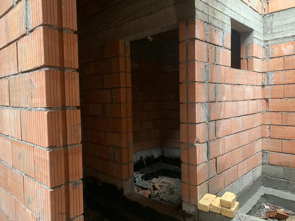 السلام عليكم 
بيت البيع 
موقع البيت حي فلسطين
مساحت البيت 180 متر 
البيت طابق واحد 
بيت متعوب عليه مثل مشوفون 
جنس العقار طابو صرف 
يتكون البيت ستغبال + مطبخ حار وبارد+ صاله + وغرفت نوم وحده الستفسار اكثر ***********
