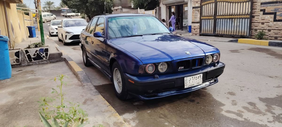 السلام عليكم بي ام 525 موديل 91  ستويه لل 28 وراد يابان كير مكينه صدر تبريد فقط كمبريسر او مشتريلها جديد مال وارد كهربائيات كلها شغاله  تخم تاير جديد مسجل بلوتوث اوكس شرط التحويل سياره جاهزه السعر ٥٧ اوبيها مجال بسيط مكاني بغداد للاستفسار *********** بغداد, العراق
